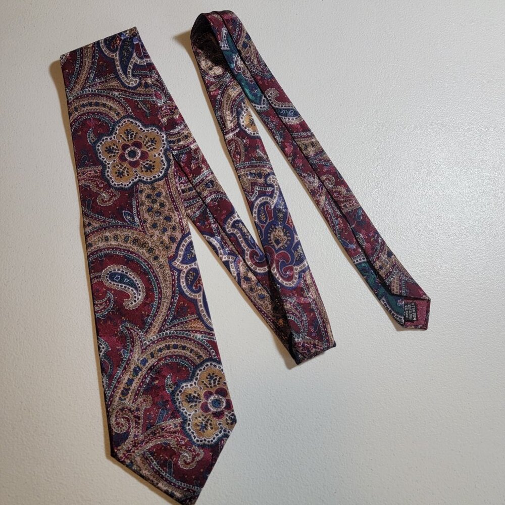 3/$18  CHRISTIAN DIOR Tie MONSIEUR Made in USA Red Paisley 56 X 3.5